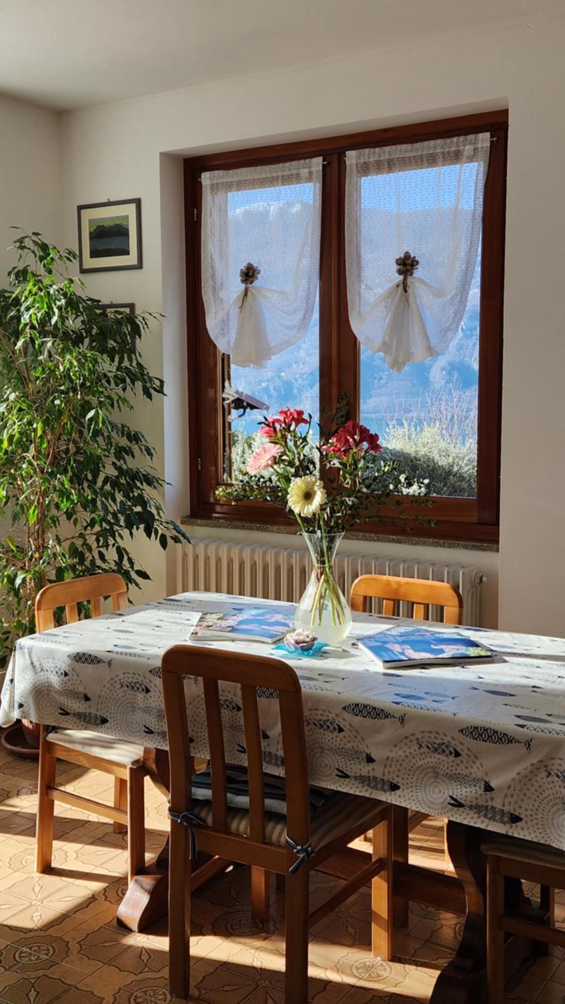Apartment L'Ulivo Lake View In Private Street Lierna Bagian luar foto